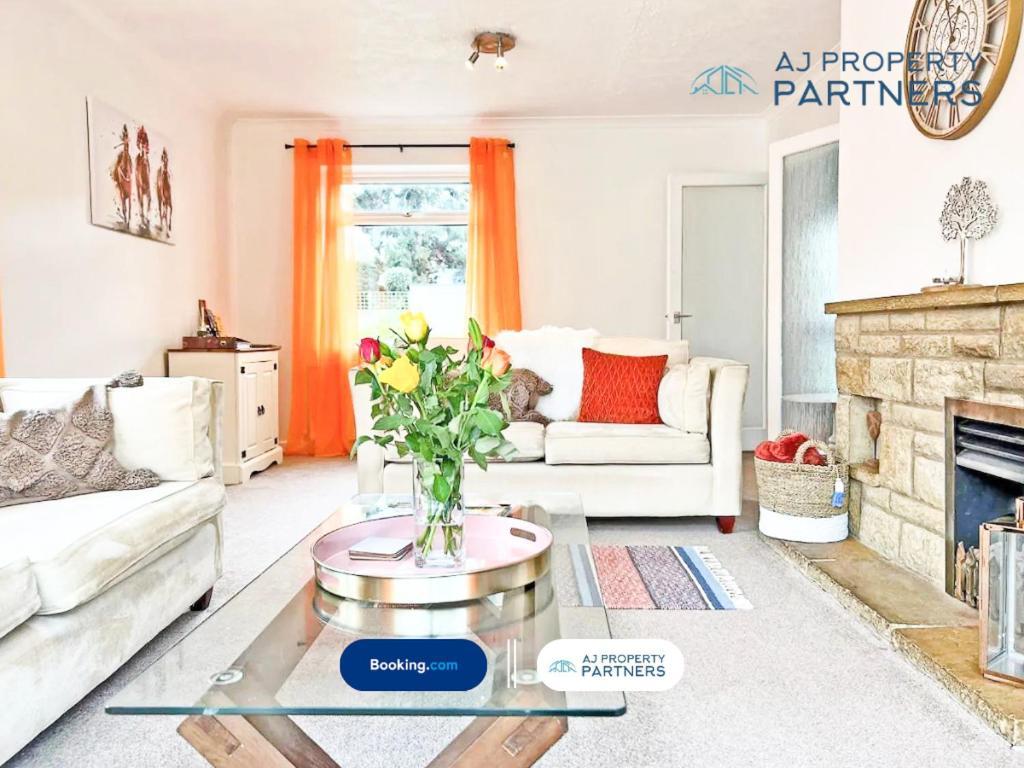 Premium Deal L Hill View Home L Last-Minute Offer L Cheltenham L Aj Properties L Perfect For Short Or Long Stays L 4Beds 4Bedrooms Екстериор снимка