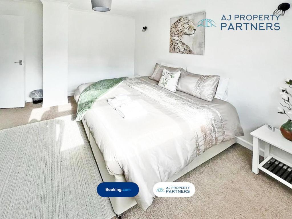 Premium Deal L Hill View Home L Last-Minute Offer L Cheltenham L Aj Properties L Perfect For Short Or Long Stays L 4Beds 4Bedrooms Екстериор снимка