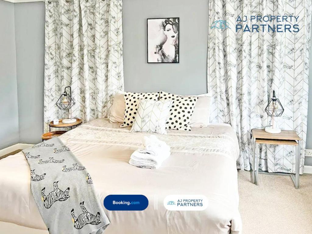 Premium Deal L Hill View Home L Last-Minute Offer L Cheltenham L Aj Properties L Perfect For Short Or Long Stays L 4Beds 4Bedrooms Екстериор снимка