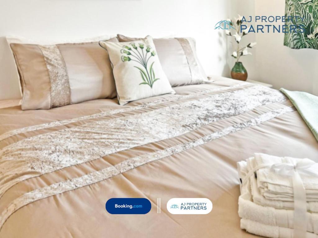 Premium Deal L Hill View Home L Last-Minute Offer L Cheltenham L Aj Properties L Perfect For Short Or Long Stays L 4Beds 4Bedrooms Екстериор снимка