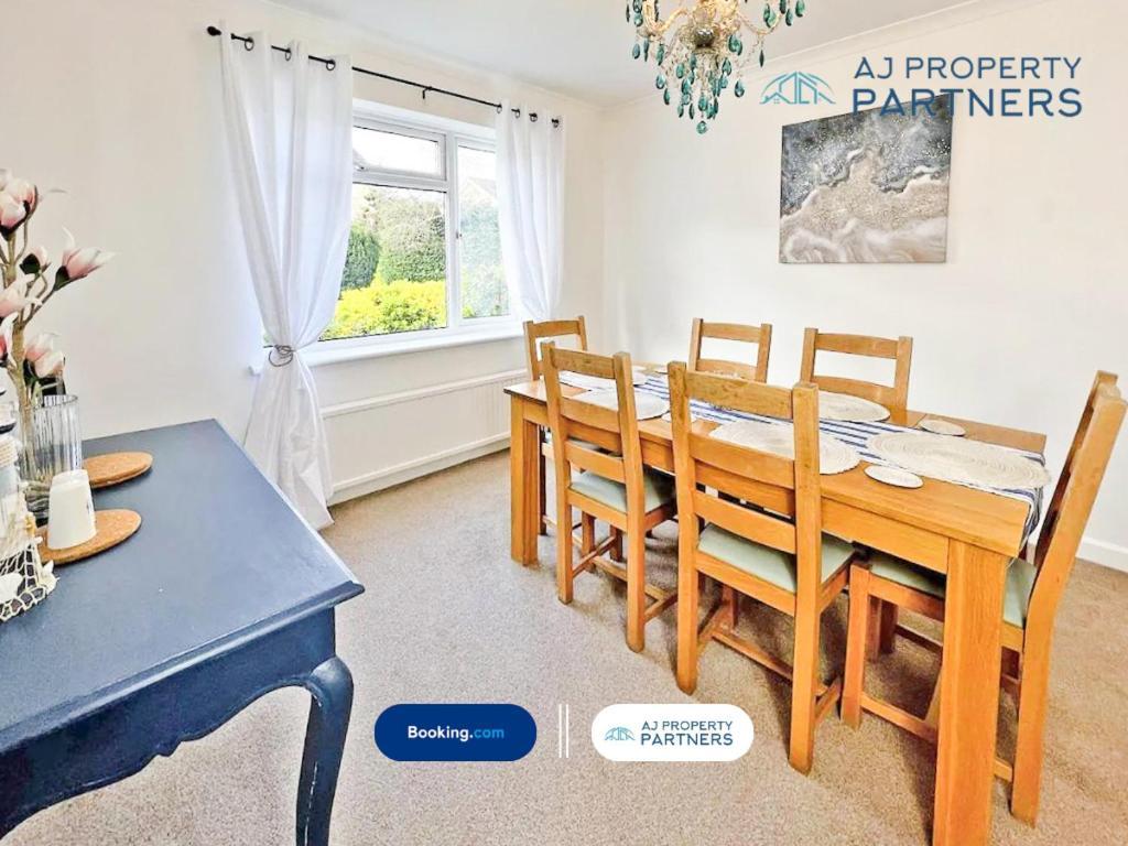 Premium Deal L Hill View Home L Last-Minute Offer L Cheltenham L Aj Properties L Perfect For Short Or Long Stays L 4Beds 4Bedrooms Екстериор снимка