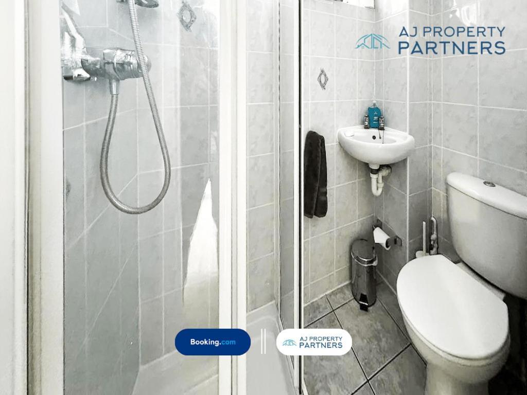 Premium Deal L Hill View Home L Last-Minute Offer L Cheltenham L Aj Properties L Perfect For Short Or Long Stays L 4Beds 4Bedrooms Екстериор снимка