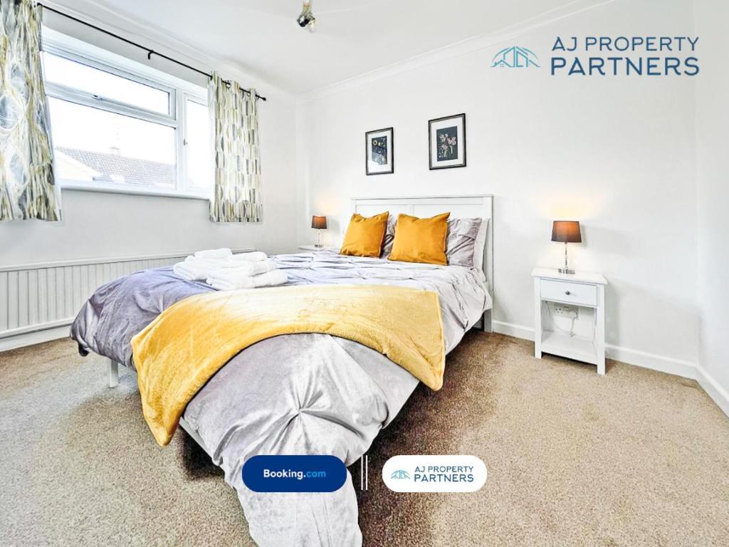 Premium Deal L Hill View Home L Last-Minute Offer L Cheltenham L Aj Properties L Perfect For Short Or Long Stays L 4Beds 4Bedrooms Екстериор снимка